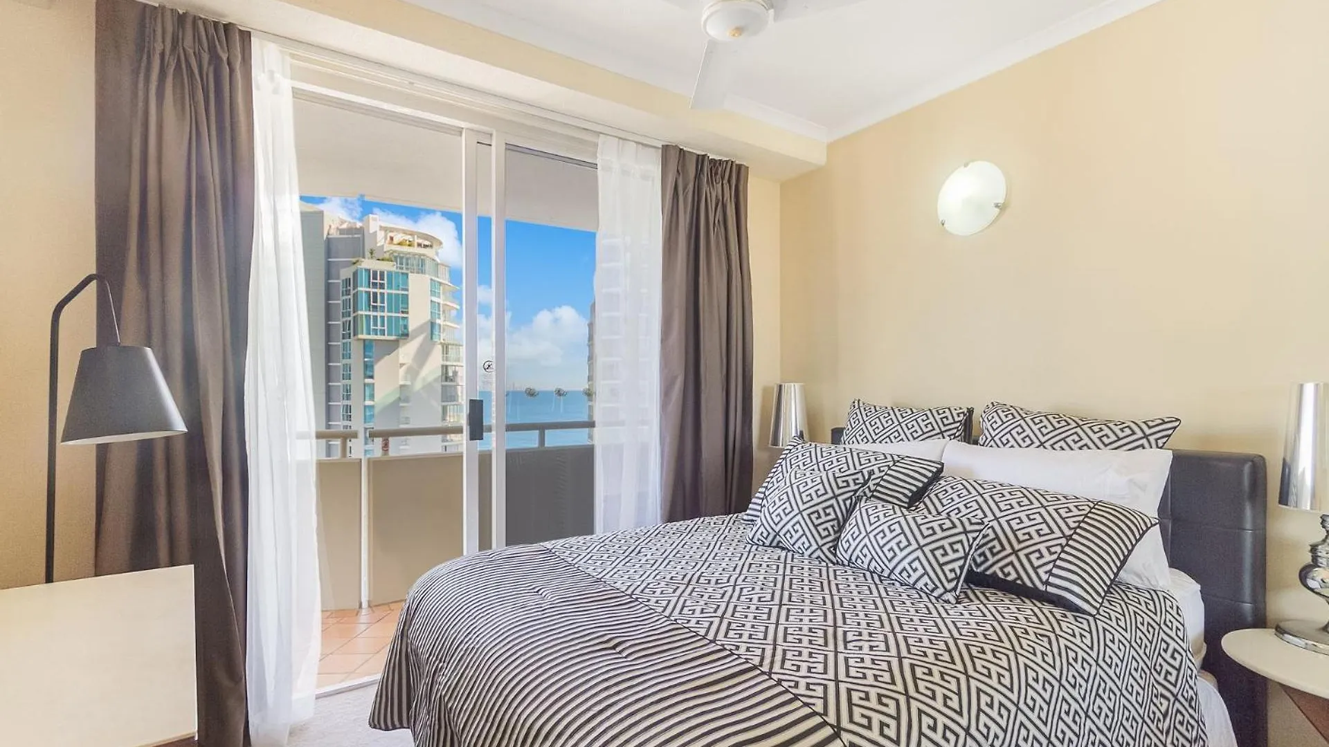 Ocean Tower Unit 1104 - Twin Towns Apartment Tweed Heads Australia